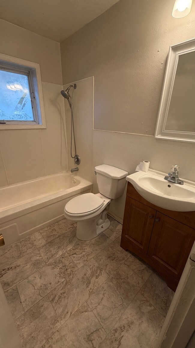 635 10th Ave Unit 2