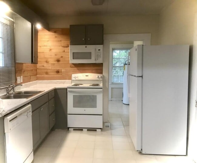 Photo - 1701 5th Ave
