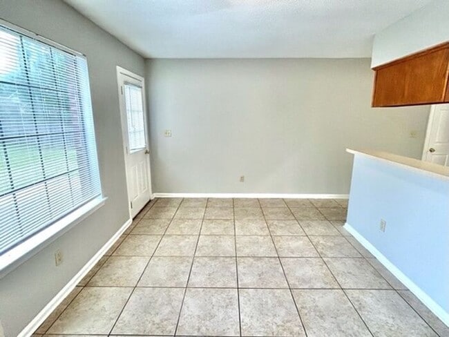 Photo - Now Leasing A 5 Bedroom 2 Bath Home In Memphis. Availalbe Now