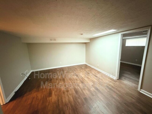 Photo - 5606 Chelwynd Rd