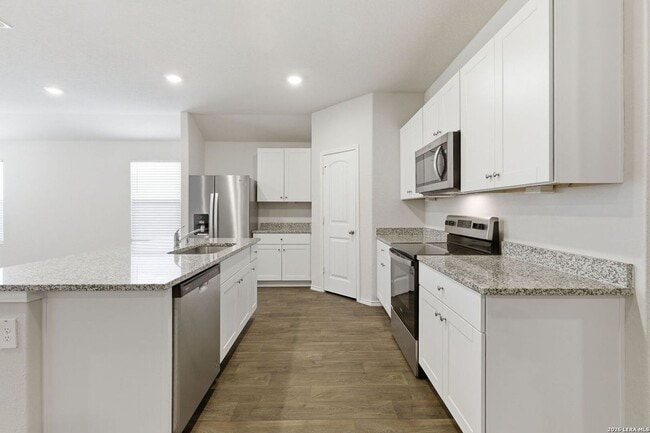 845 Bahia Pl