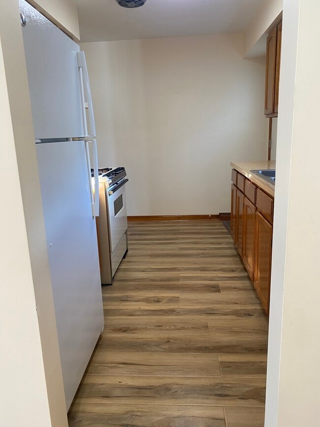 Photo - 4517 Cracow Ave