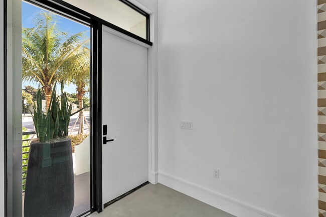 Photo - 1901 Dock St