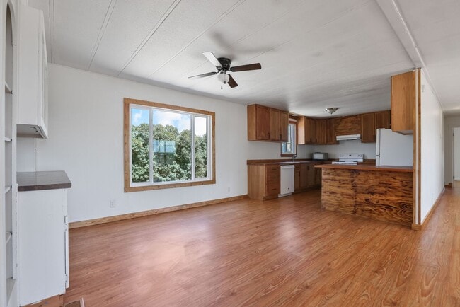 Photo - 12 N 2162 W