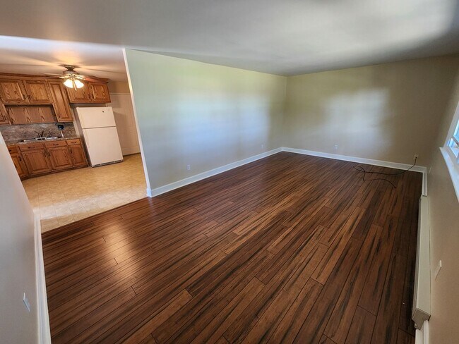 Photo - 15475 Oak Rd Unidad First Floor