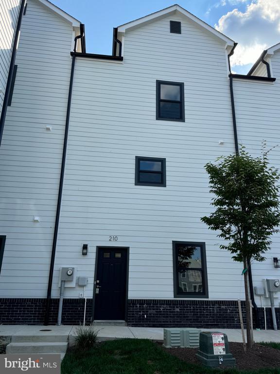 Photo - 210 E Piccadilly St