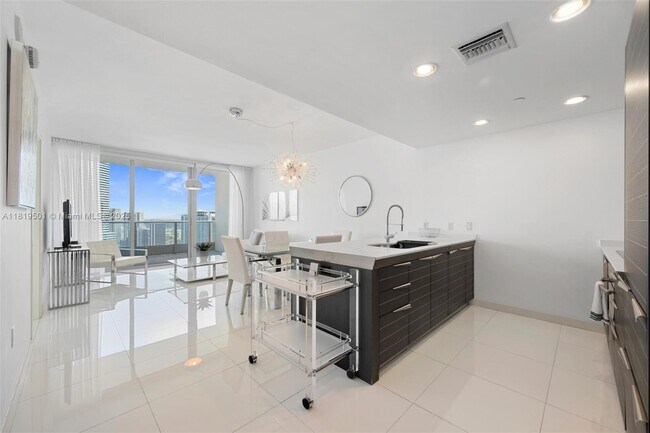 Photo - 200 Biscayne Blvd Way Unidad 4314 Rental