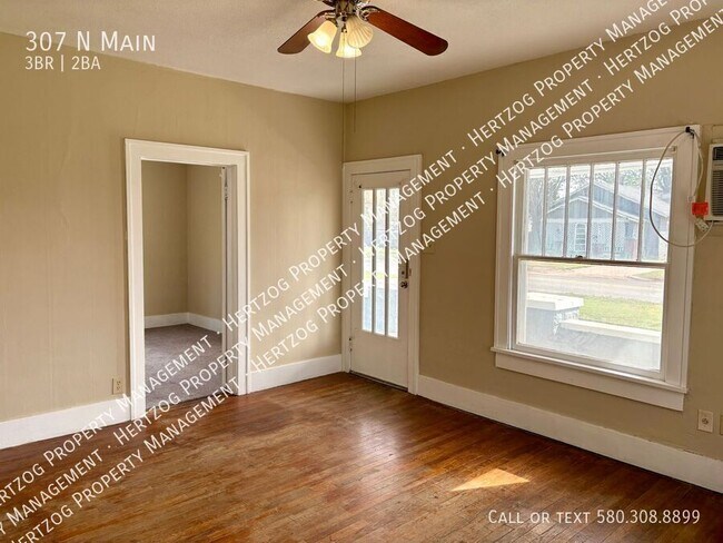 Photo - 307 N Main-