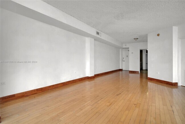 Photo - 905 Brickell Bay Dr Unit 1831