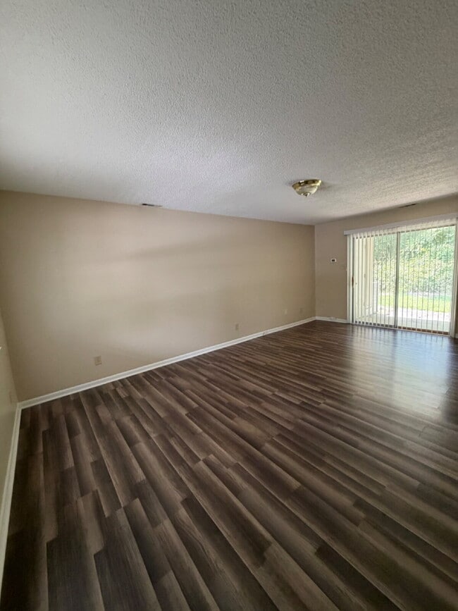 Photo - Immaculate 2 BR | 1 BA Apartment in Goldsboro *Water/Trash/Lawn Care Included!* Scott Hills Apts Unidad # I-1