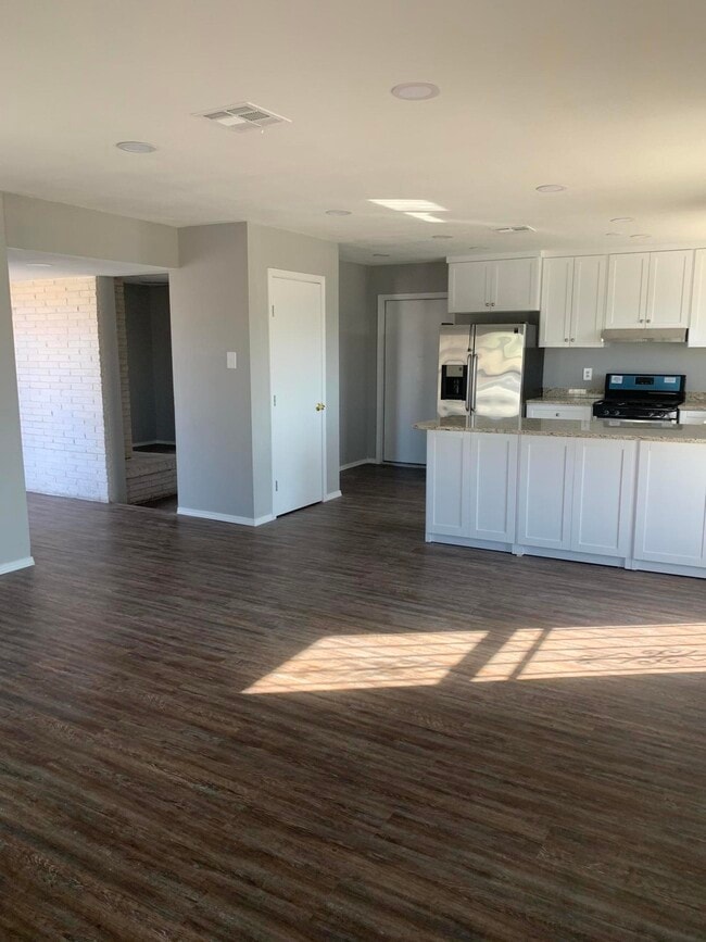 Photo - 3000 Wedgewood Dr