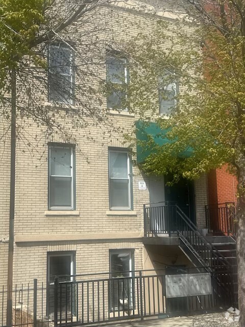 Building Photo - 1648 W Cullerton St Rental