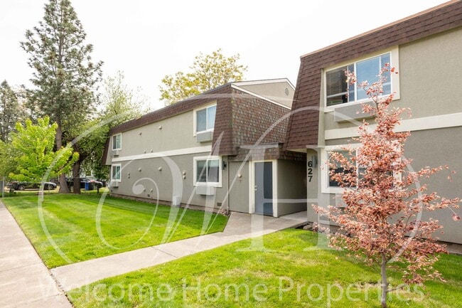 Ridgewood Condominiums - 627 Roosevelt