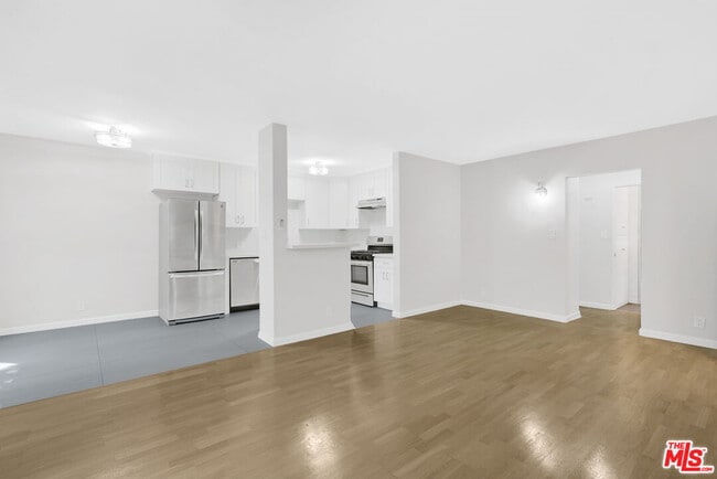 Photo - 2488 Beachwood Dr