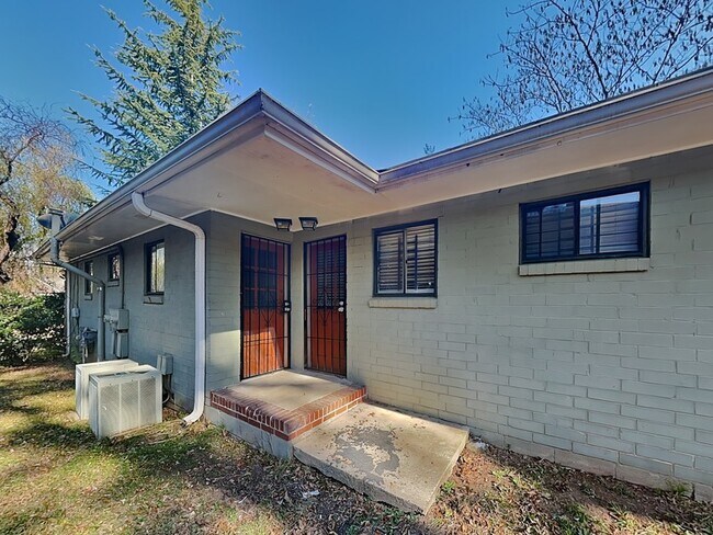 Building Photo - 1332 Eubanks Ave Unit 2