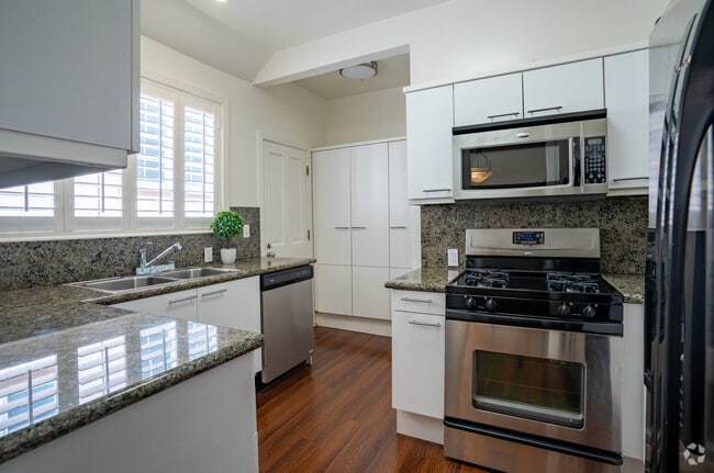 2 BR, 1.5 BA - Town House