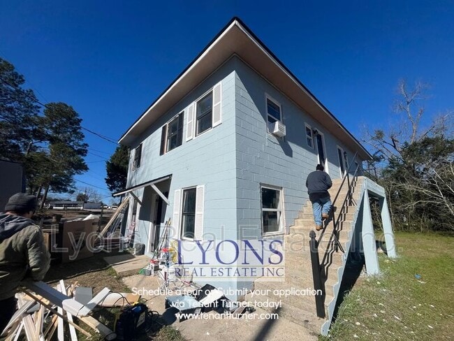 Building Photo - 917 Pineknot Rd Unit 4