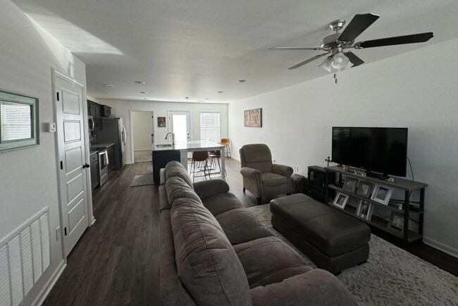 Photo - COMING SOON: BEAUTIFUL 3 BEDROOM / 2 BATHROOM HOUSE LOCATED IN JOPLIN MO WITH FENCED IN YARD!