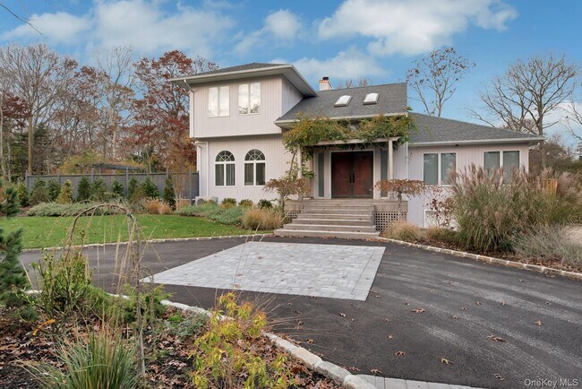 Photo - 35 Bay Ave W