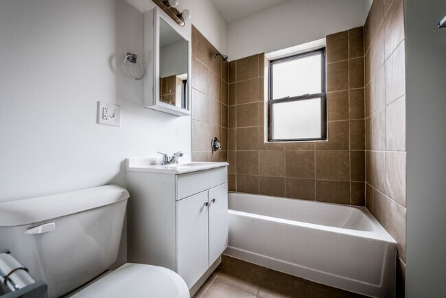 Photo - 7300 S Yates Blvd 2347-59 E 73rd Chicago, IL 60649