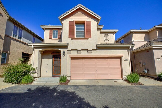 Experience the Best of Lincoln Crossing Li... - Experience the Best of Lincoln Crossing Li... House