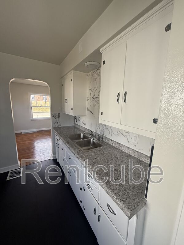 Photo - 3025 Windsor Ave