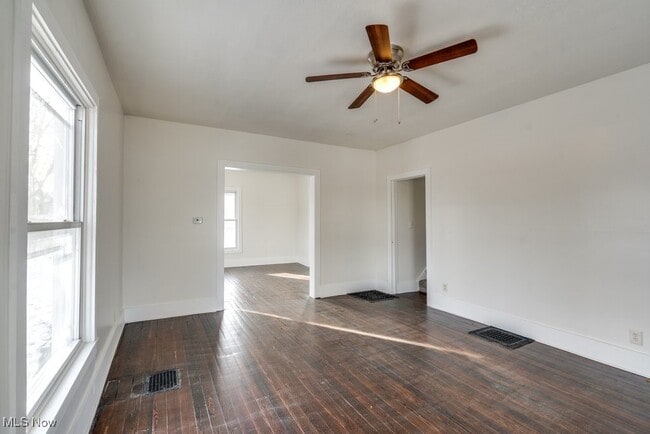 Photo - 155 W Walnut St