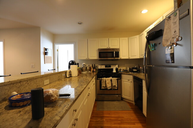 Photo - 74 Egmont St Condo Unit 4