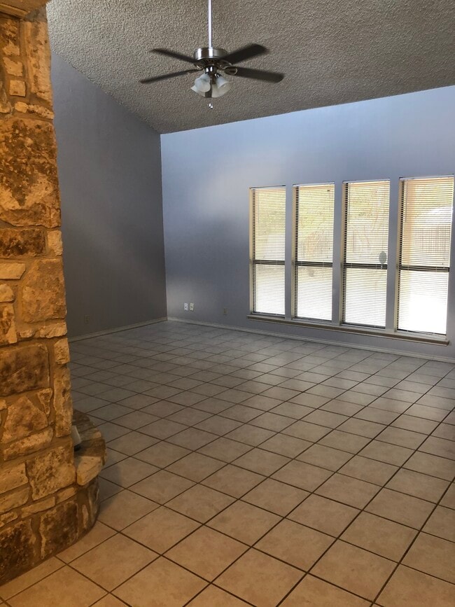 Living room - 7623 UTSA Boulevard