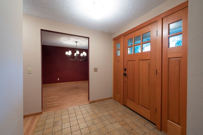 Photo - Amazing 4bed/2.5bath Home with Landscaping Included Located in Bellevue!