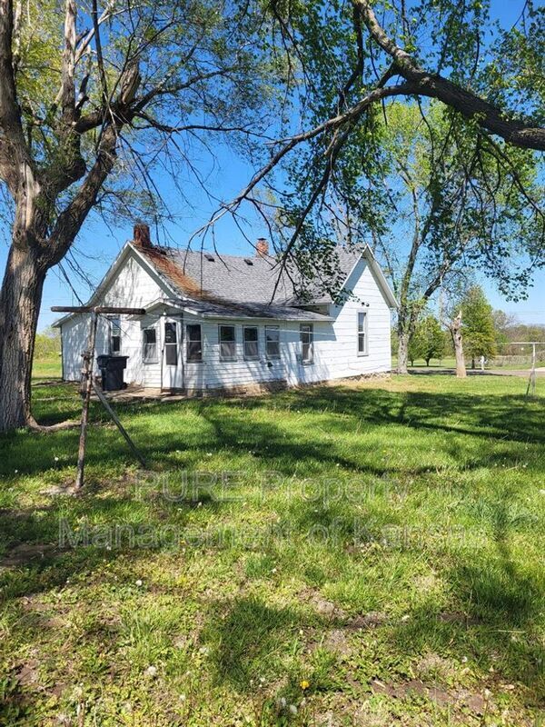 Photo - 5121 NE Meriden Rd