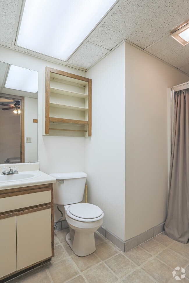 4 BR, 4 BA - Second Bathroom