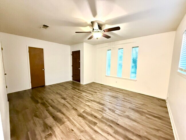 Photo - 1000 Hillyer St