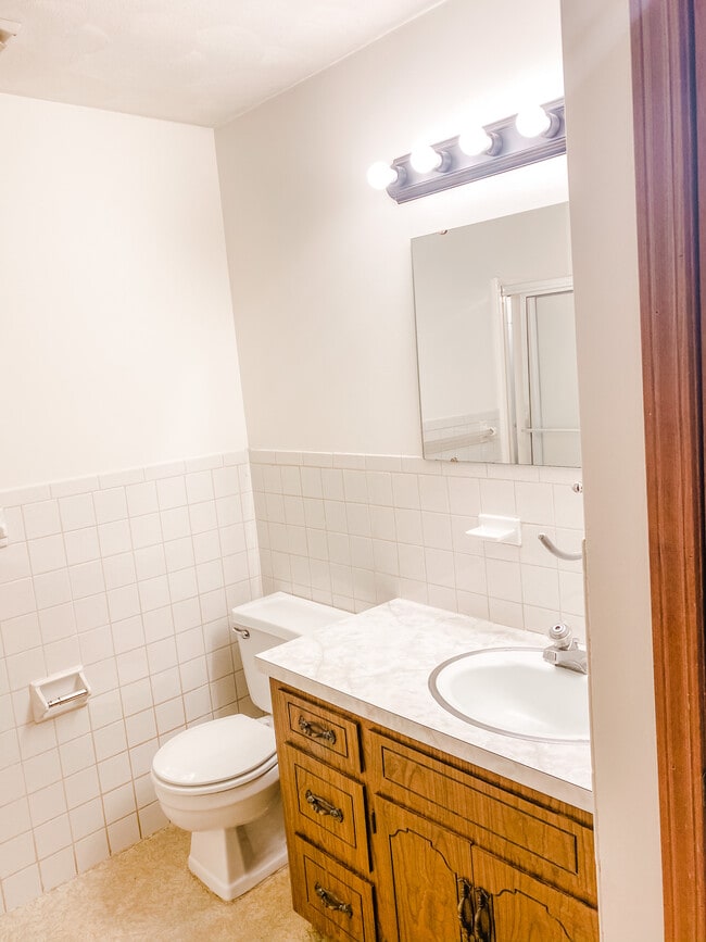 Woodlander Apartments