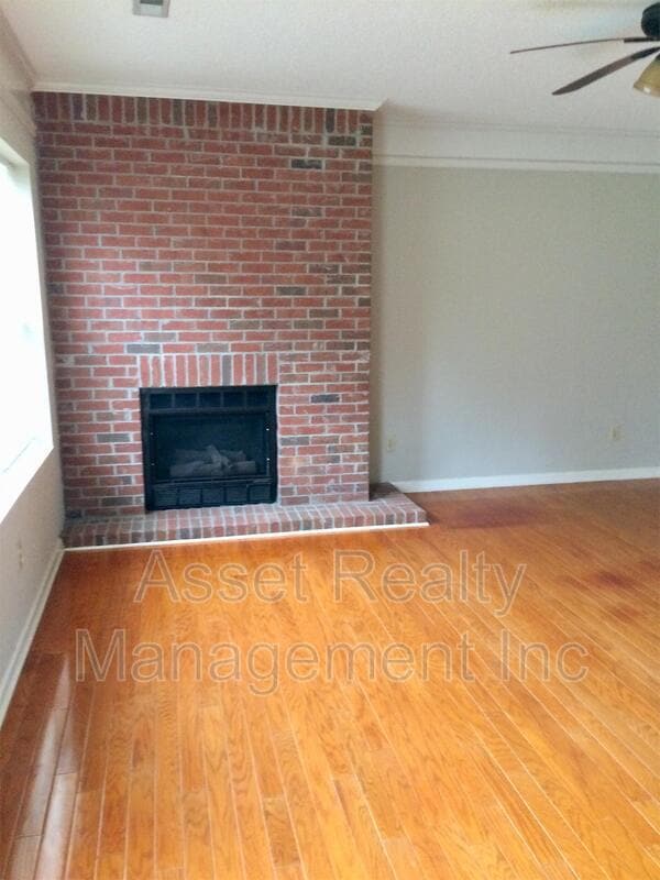 Photo - 203 Sweetgum Ln