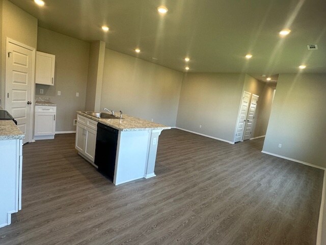 Photo - 3411 Adoration St