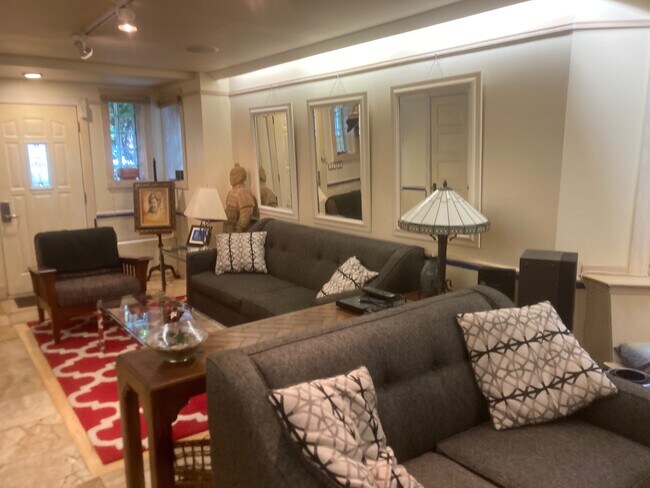 Photo - 2201 W Cortez St Unit Garden