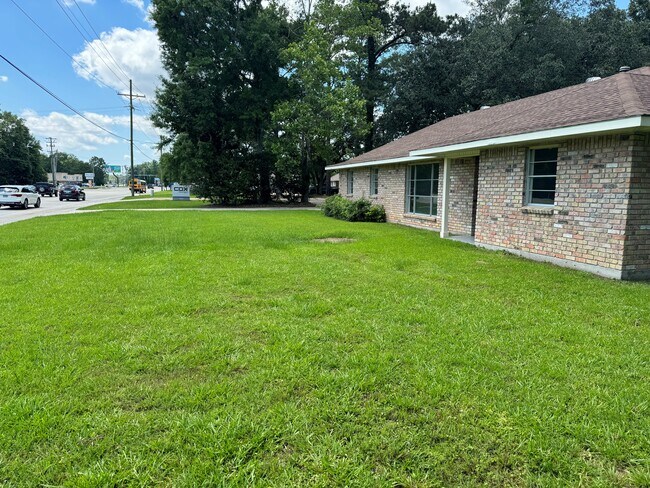 Front - 14747 S Harrells Ferry Rd