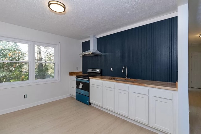 Photo - CUTE COZY HOME READY FOR RENT FROM MAY 10TH!