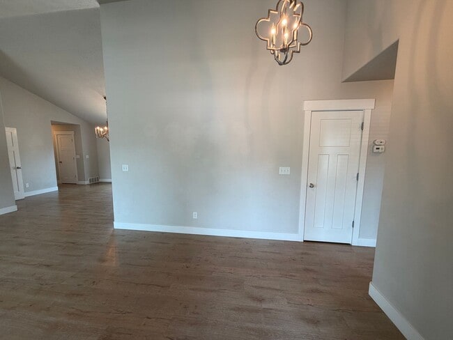 Photo - Spacious 6-Bedroom Home for Rent in Lehi