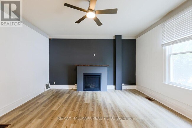 Photo - 405 Kingston Rd