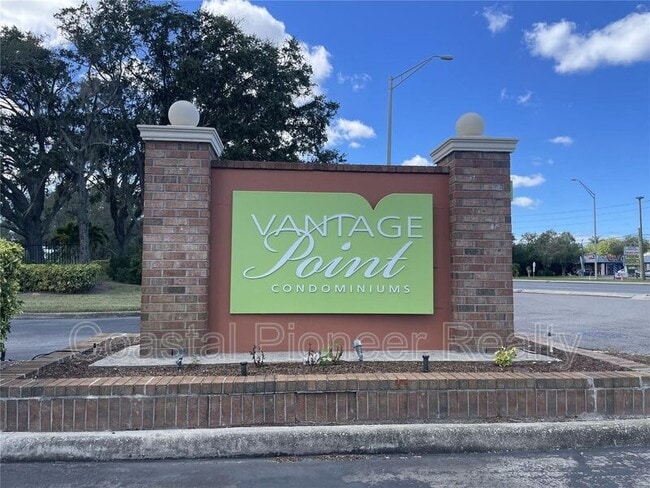 Building Photo - 10200 Gandy Blvd N Unit Apt 409