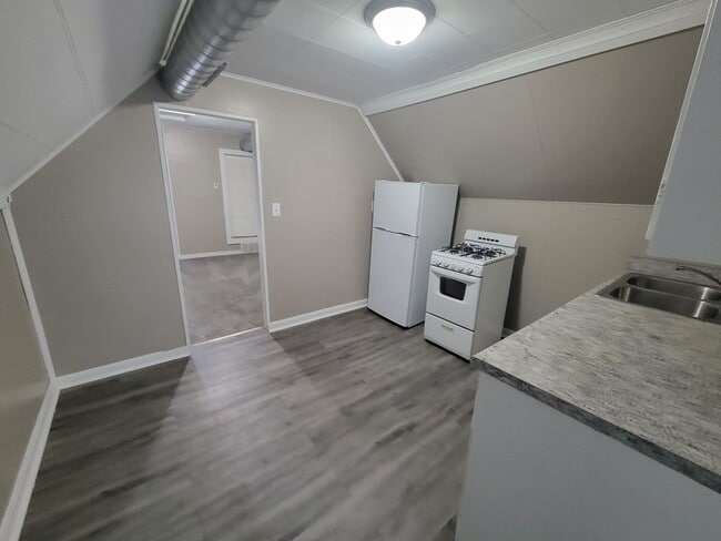 Photo - 605 41st St Unit Upper