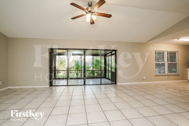 Photo - 17420 Duquesne Rd
