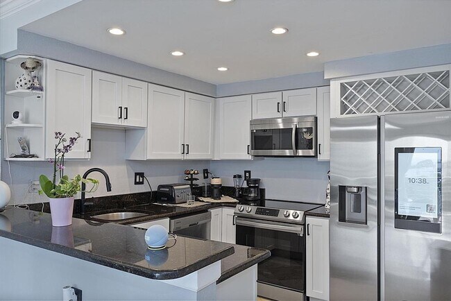Photo - 2900 NE 30th St Unit 8j