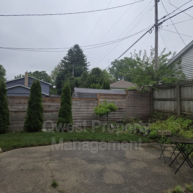 Photo - 2236 Elmwood Dr SE