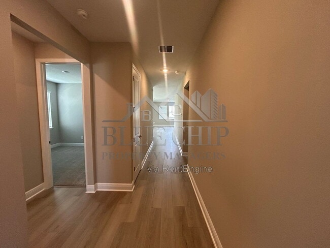 Photo - 1008 British Cir