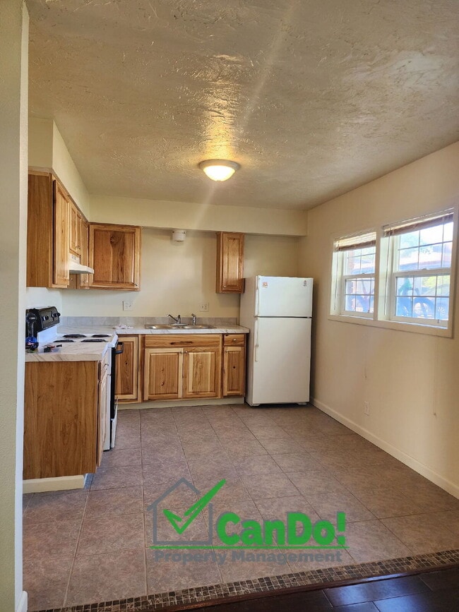 Photo - Newly updated 1 bedroom/1 bathroom apartme... Unit 4