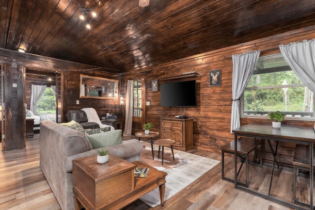 Photo - 15039 Pleasant Valley Rd Unidad SI ID1496048P