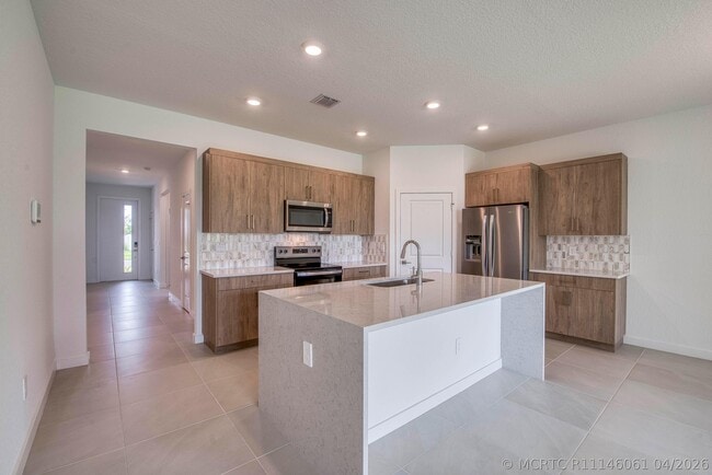 Photo - 2071 NE Cedar St
